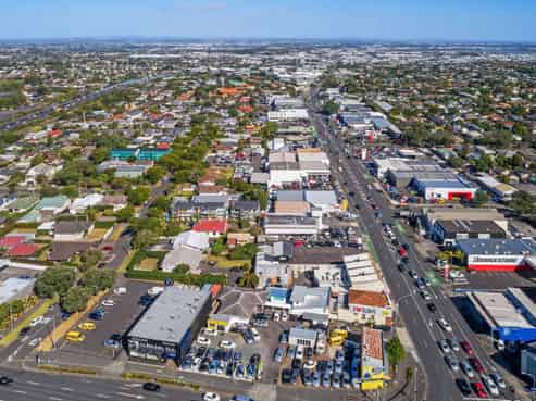 Green Lane East Showroom for lease