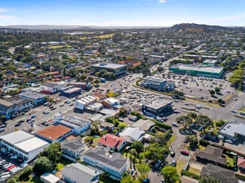 Green Lane East Showroom for lease