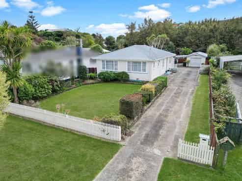 18 Hulke Street, Foxton