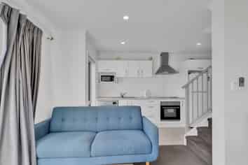 1/113 Knighton Road, Hillcrest