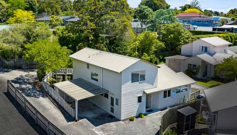 2/372 Whangaparaoa Road, Stanmore Bay