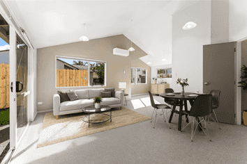 2/372 Whangaparaoa Road, Stanmore Bay