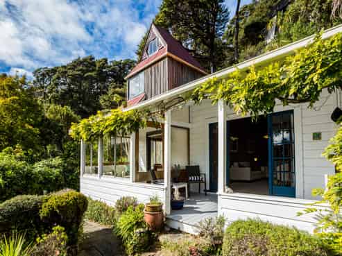 3 Huia Road, Days Bay
