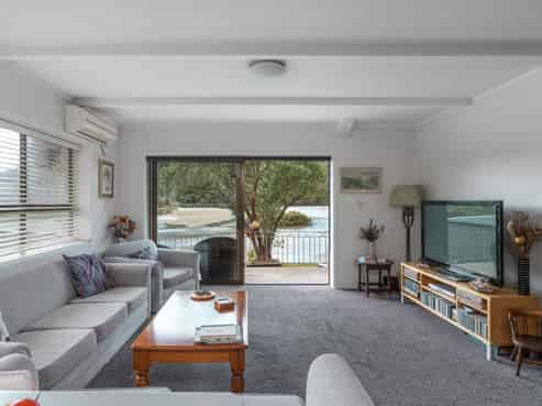 6 Waiwera Road, Waiwera