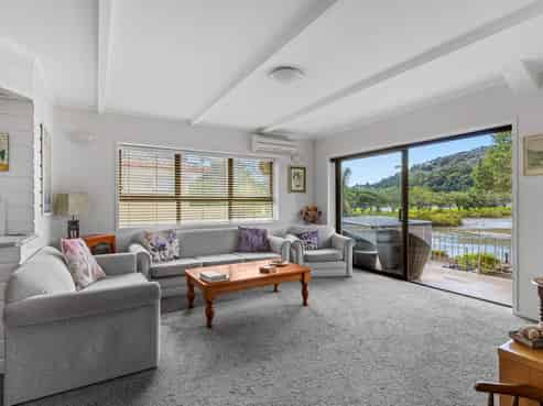 6 Waiwera Road, Waiwera