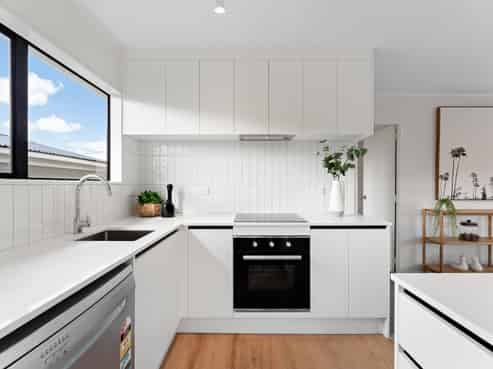 2/7 Rewarewa Road, Te Atatu Peninsula