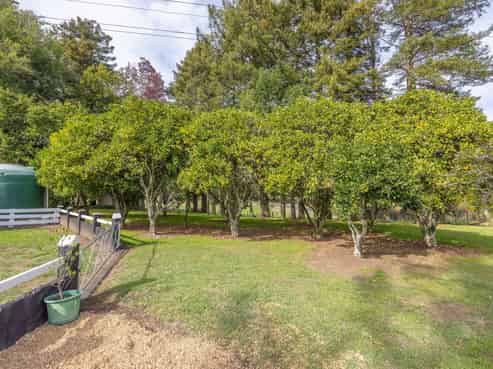 4 Berkers Rd, Ngahinapouri