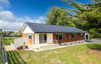 4 Berkers Rd, Ngahinapouri