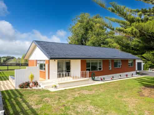 4 Berkers Rd, Ngahinapouri