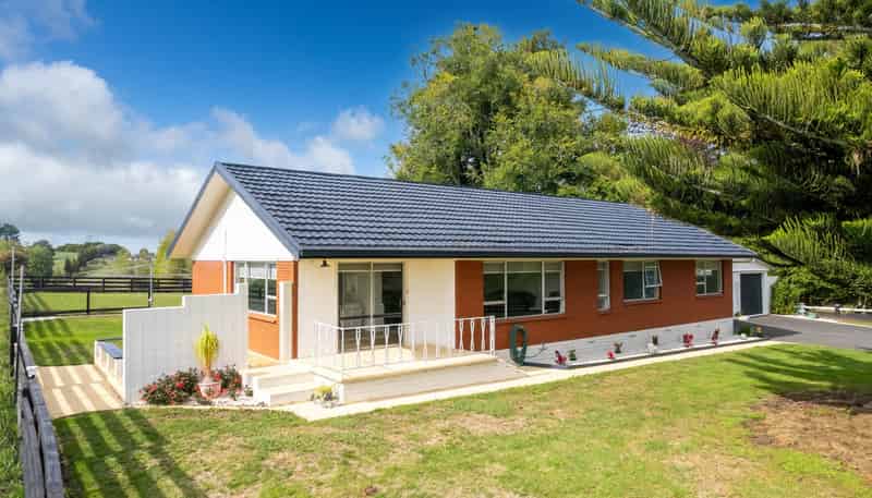 4 Berkers Rd, Ngahinapouri