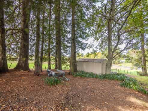 4 Berkers Rd, Ngahinapouri