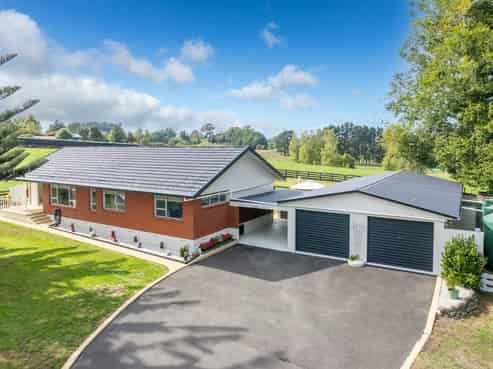 4 Berkers Rd, Ngahinapouri