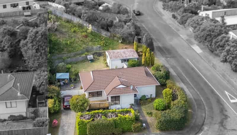28 Weggery Drive, Waikanae Beach