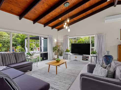 1479 East Coast Road, Redvale