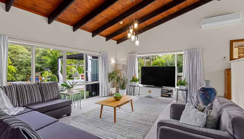 1479 East Coast Road, Redvale