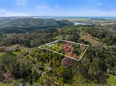 1479 East Coast Road, Redvale