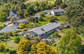 1479 East Coast Road, Redvale