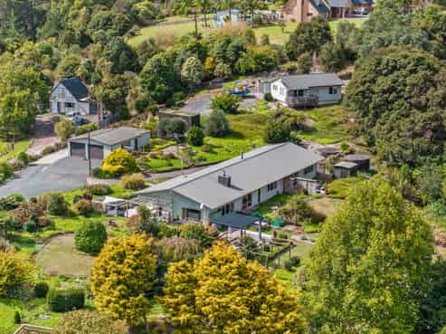 1479 East Coast Road, Redvale