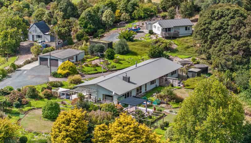 1479 East Coast Road, Redvale