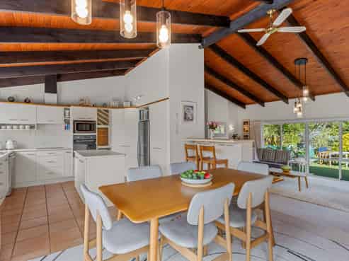 1479 East Coast Road, Redvale