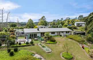 1479 East Coast Road, Redvale