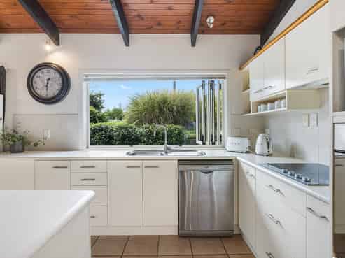 1479 East Coast Road, Redvale