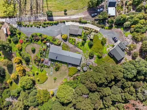 1479 East Coast Road, Redvale