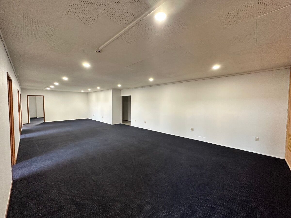 Open Plan Office With Amenities - Ansicht 5
