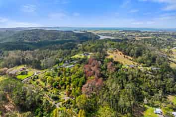 1481 East Coast Road, Redvale