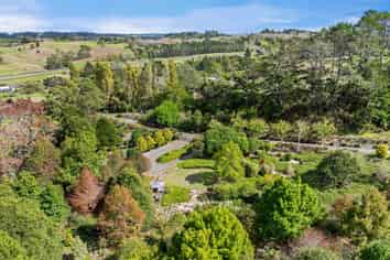 1481 East Coast Road, Redvale