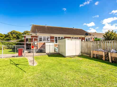 102 Anzac Parade, Whanganui East