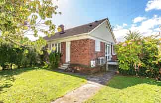 102 Anzac Parade, Whanganui East