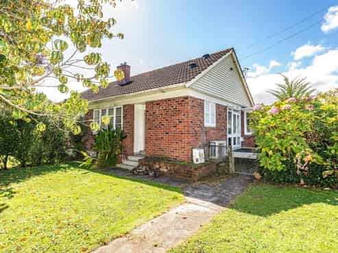 102 Anzac Parade, Whanganui East