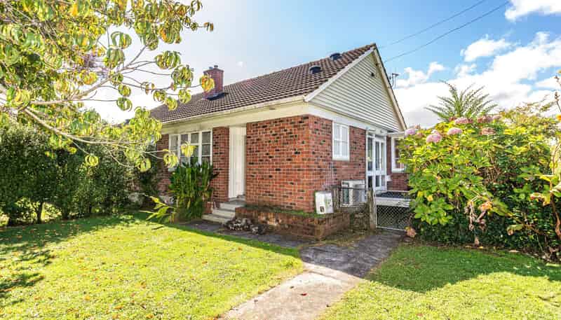 102 Anzac Parade, Whanganui East