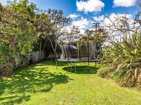 102 Anzac Parade, Whanganui East