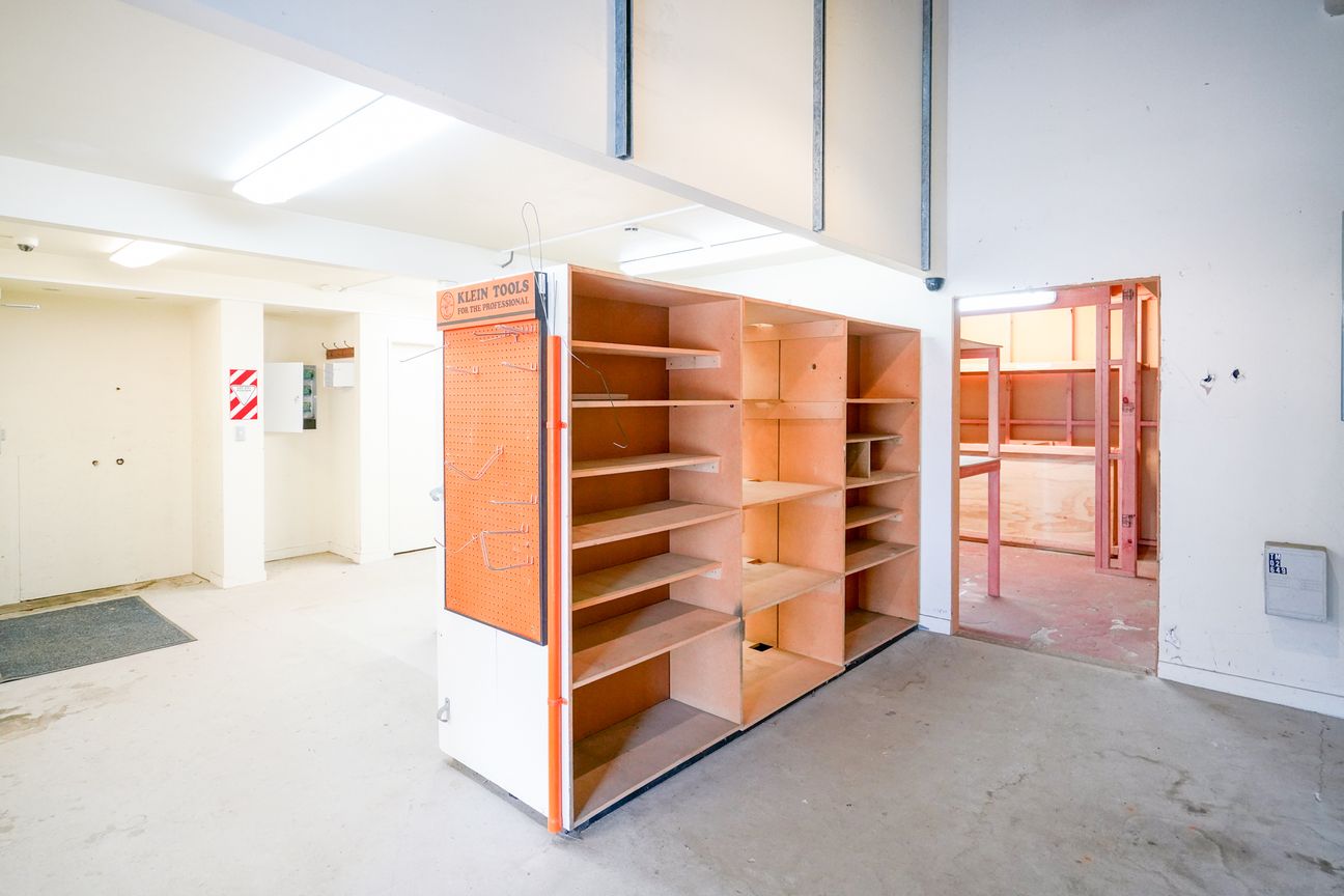 Versatile Office, Storage & Workshop - Vista 6