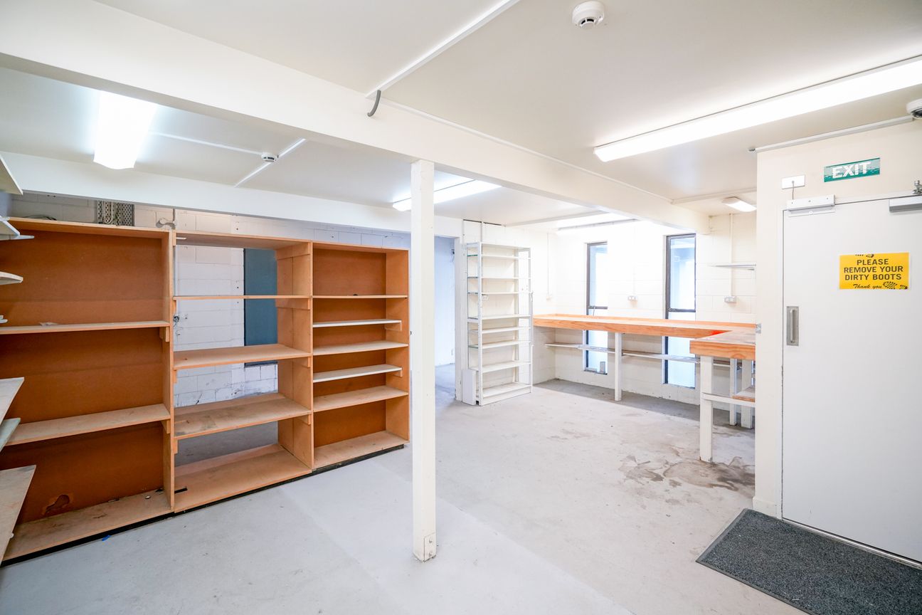 Versatile Office, Storage & Workshop - Vista 5