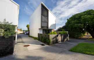 4/2 Riversdale Road, Avondale