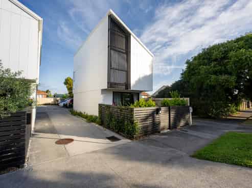 4/2 Riversdale Road, Avondale