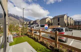 98/6 Hall Street, Frankton