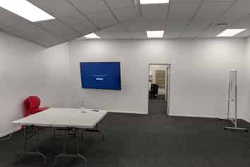 Expensive fitout for free! Service Retail/Health