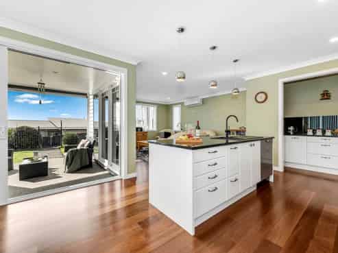 44 Liberty Crescent, Beachlands