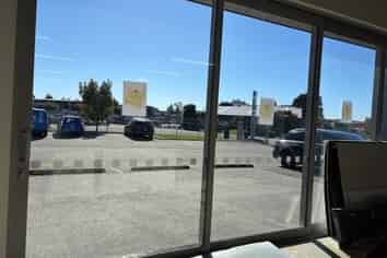 Islington Show Room Or Warehouse. Available Now!