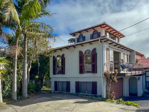 1/918 Beach Road, Waiake