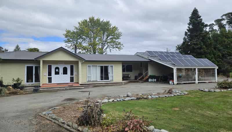 99 Breakneck Road, Herbert