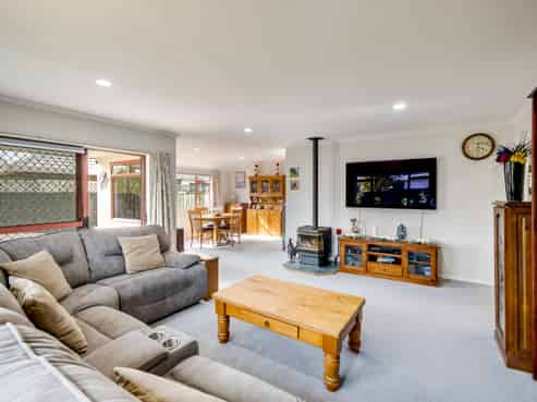 8 Gresham Place, Taradale