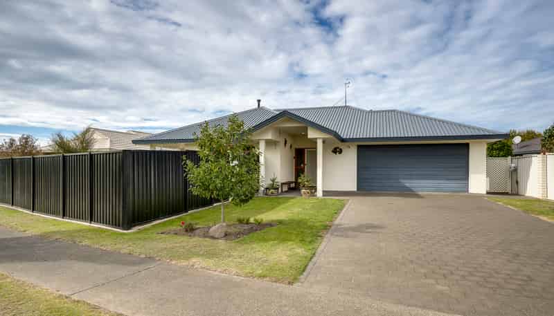 8 Gresham Place, Taradale