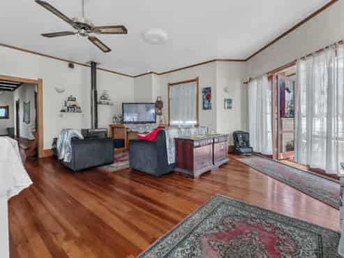 65 Beach Road, Pahurehure
