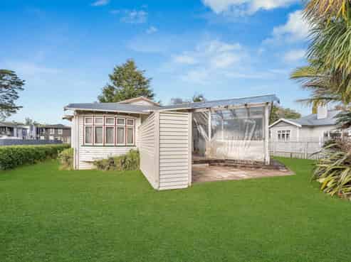 65 Beach Road, Pahurehure