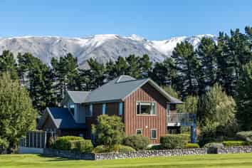 43 Tussock Lane, Windwhistle
